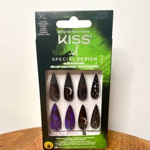 Kiss Halloween (Glow-inDark) Nails Limited-Edition
